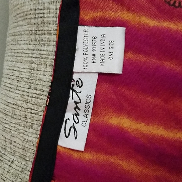 Colorful caftan one size roomy! - Picture 4 of 4